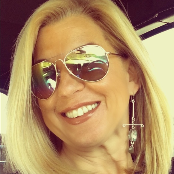 Meet your Posher, Tami - Picture 1 of 1